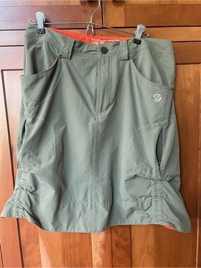 Mountain Hardwear Women's Skirt with cinchable sides - Olive Green